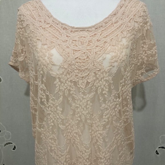 Gorgeous Lacey Light Pink Top, Size M - Picture 2 of 6